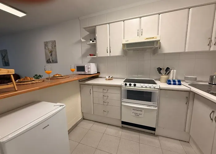 Good Vibes Siam View 公寓 阿德耶